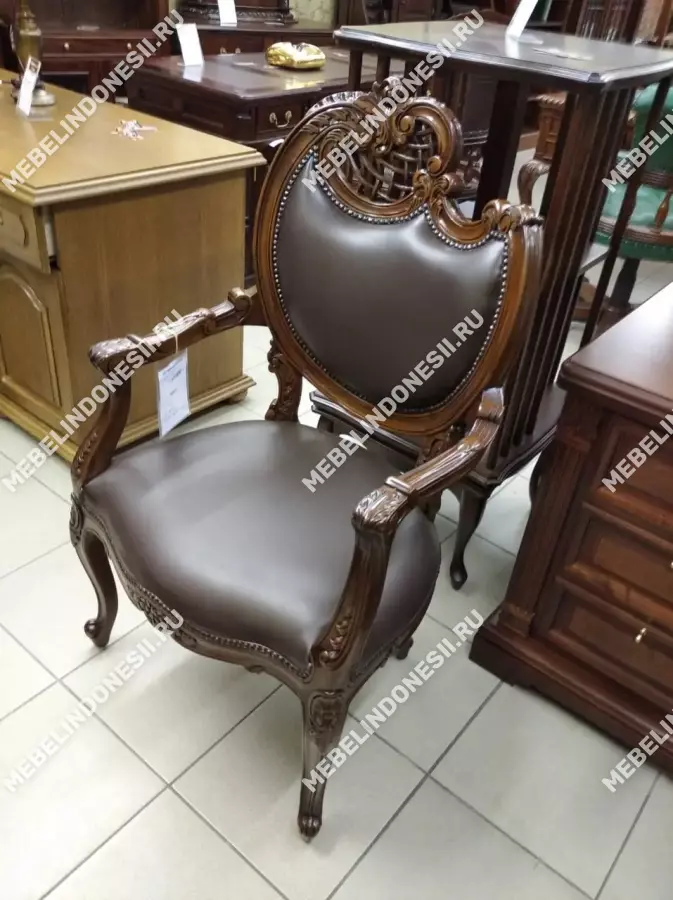 Кресло резное кожаное Brown L  